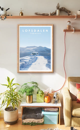 Tavla med motiv från toppstugan skybar i Lofsdalen. Vintermotiv.