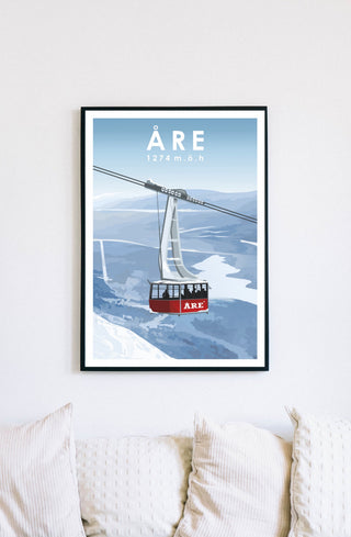 Poster med motiv från Åre Kabinbana uppsatt i vardagsrum