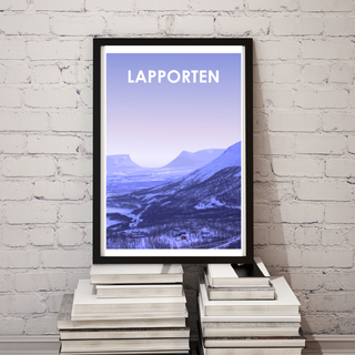 Fjällposter med motiv av Lapporten i fjällvärlden
