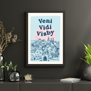 Poster med texten Veni Vidi Visby och motiv från Gotland