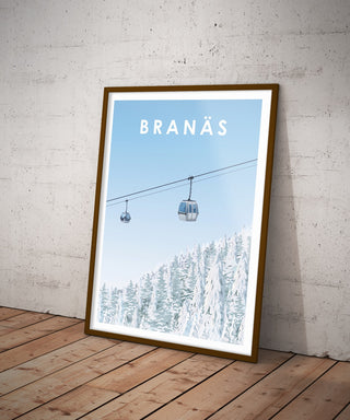 Fjällposter Branäs. Motiv på kabinbana över snöklädda grantoppar.