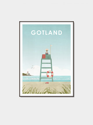 Tavla med texten Gotland och en person i ett livräddartorn. Illustrerad i ljusa färger med havet och växtlighet.